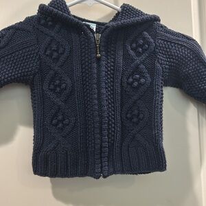 𝅺Old Navy Knitted ZipUp Hooded sweater jacket w/lovely knit patterns size 3-6M